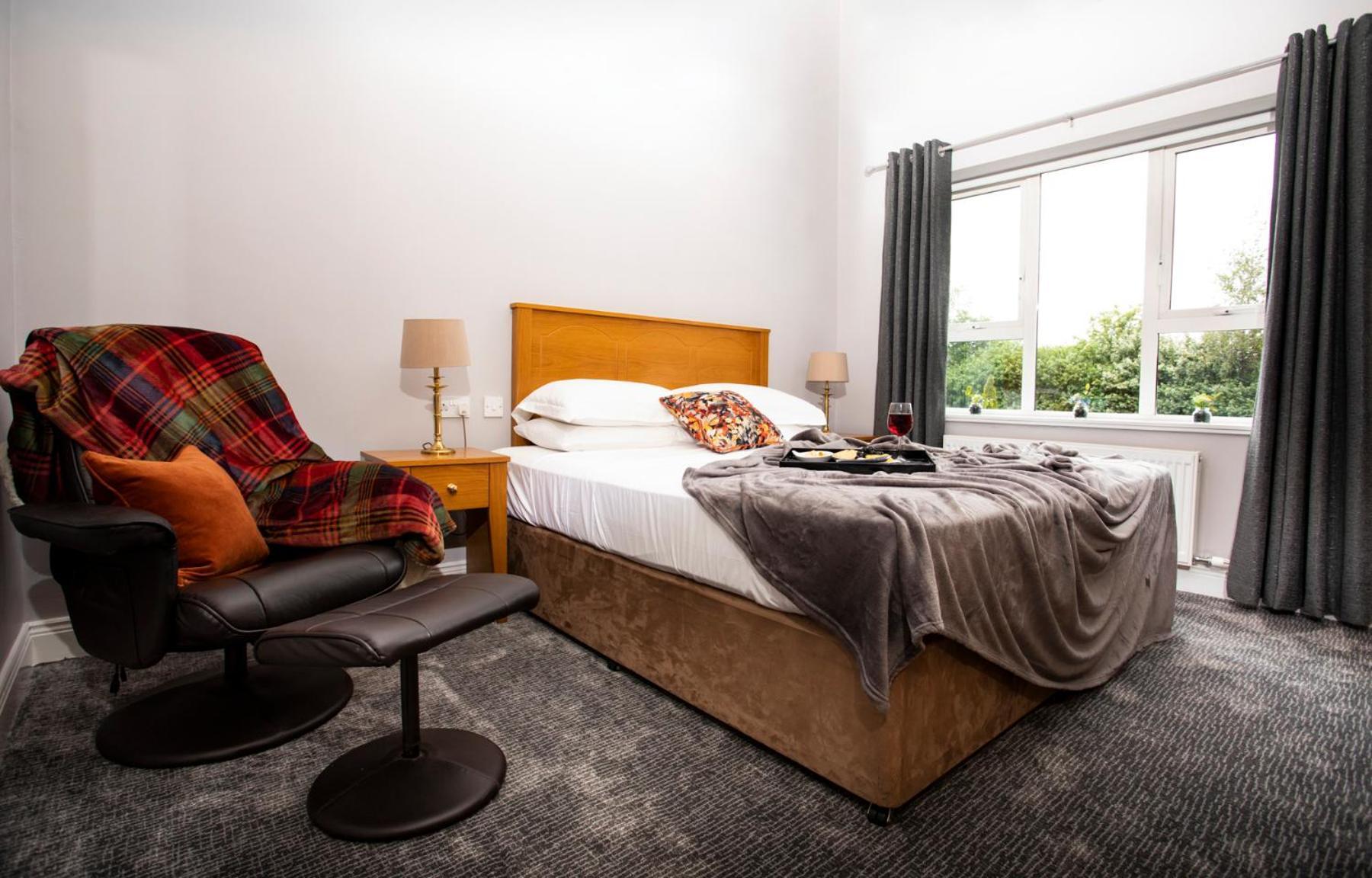 Donegal Manor Hotel Donegal Town Екстериор снимка